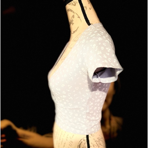 BRANDY MELVILLE !!! So cute this little crop top. It speaks for its self. - Picture 4 of 9